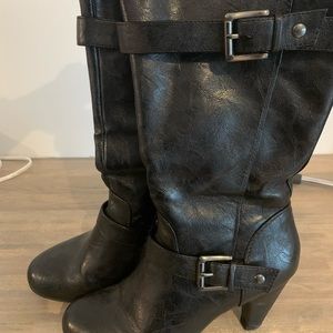 Mid-thigh boots